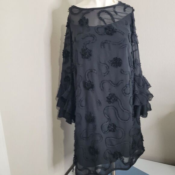 Madison Leigh Dresses & Skirts - Madison Leigh size 10 dress lining sheer flower texture zip ruffle flare sleeve